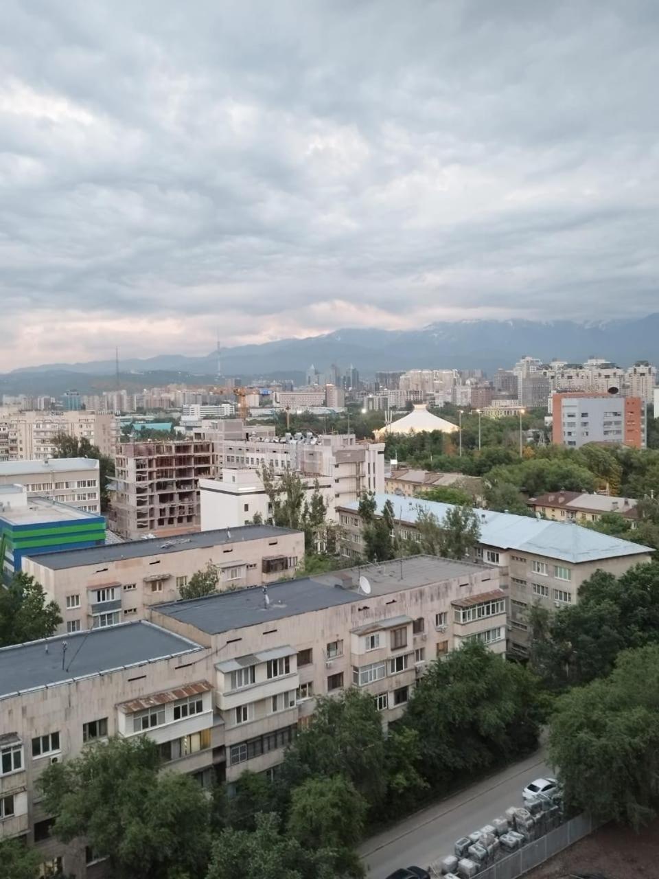 Like Home Hostel Na Shevchenko, 162Б Almaty Ngoại thất bức ảnh